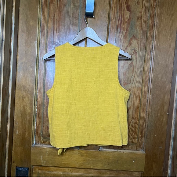 Madewell Wrap Mustard Yellow Blouse M Textured Top Sleeveless V-Neck Beachy - Picture 9 of 9